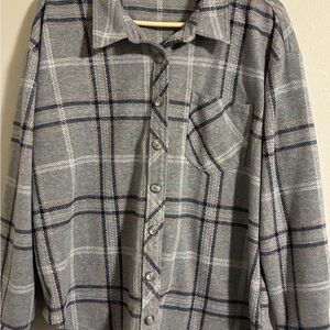 Maurices brand Women’s Gray and Pink lightweight flannel Shirt. Size xl